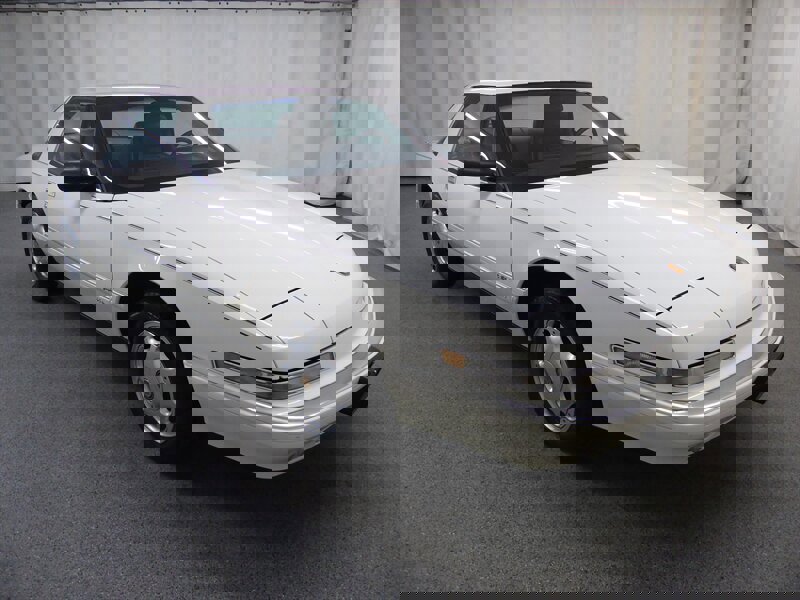 Used 1991 Buick Reatta Coupe image 1