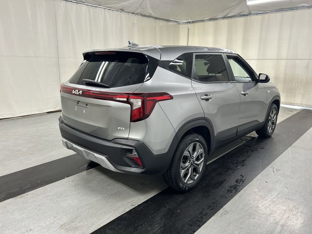 Certified 2024 Kia Seltos LX AWD/4WD image 2