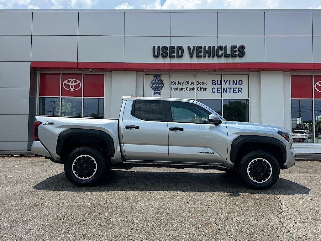 Certified 2024 Toyota Tacoma TRD Off-Road AWD/4WD image 6