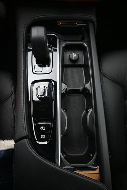 Used 2024 Volvo XC90 B5 Plus w/ Protection Package Premier image 11