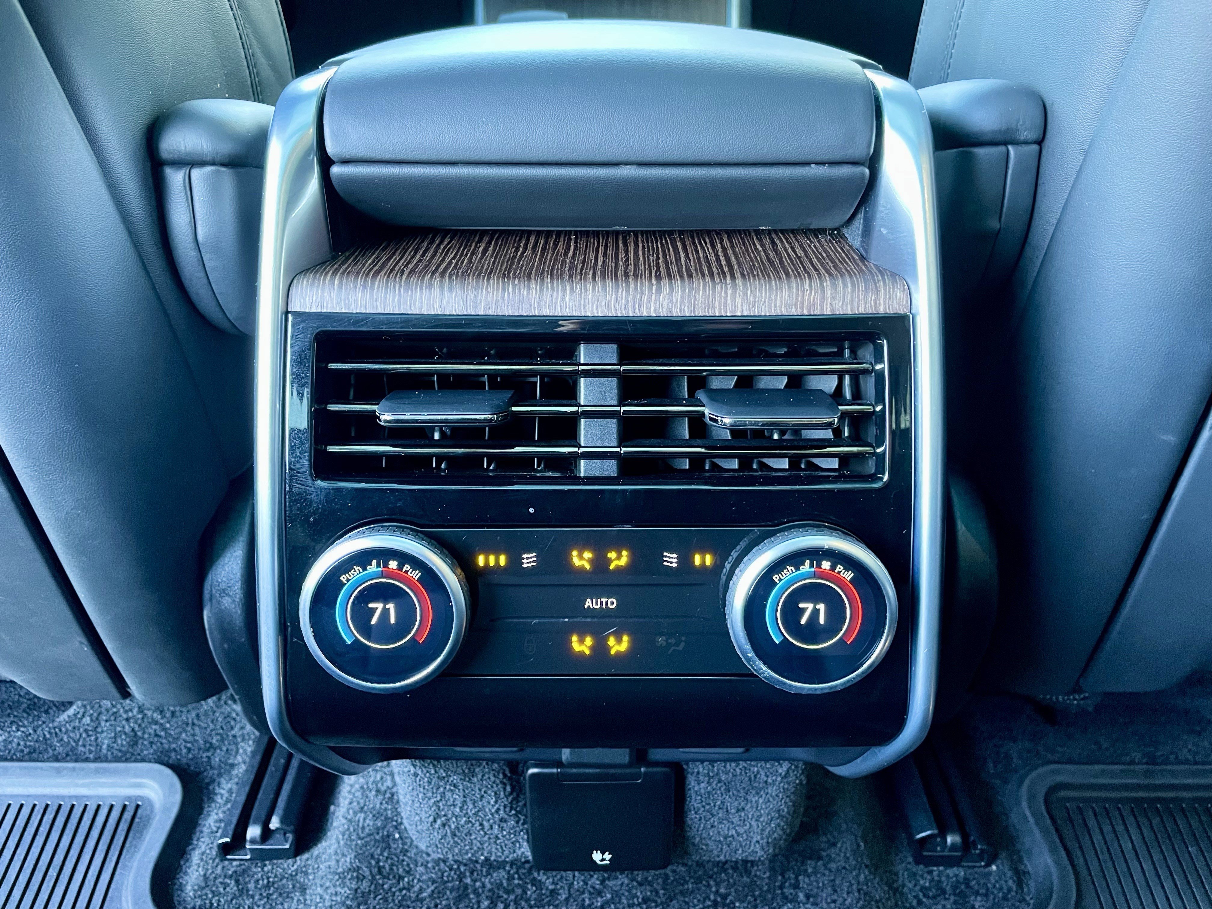 Used 2025 Land Rover Range Rover Long Wheelbase SE image 26