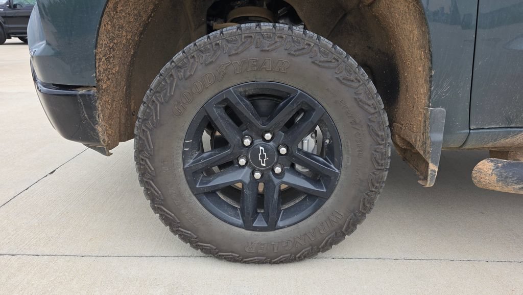 Used 2025 Chevrolet Silverado 1500 Custom Trail Boss w/ LPO, Dark Essentials Package AWD/4WD image 10