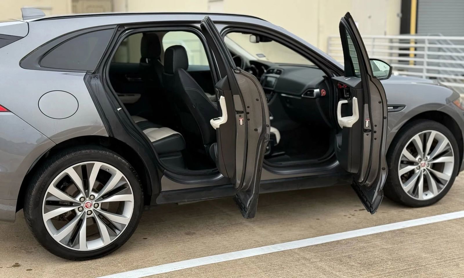 Used 2018 Jaguar F-PACE R-Sport image 16