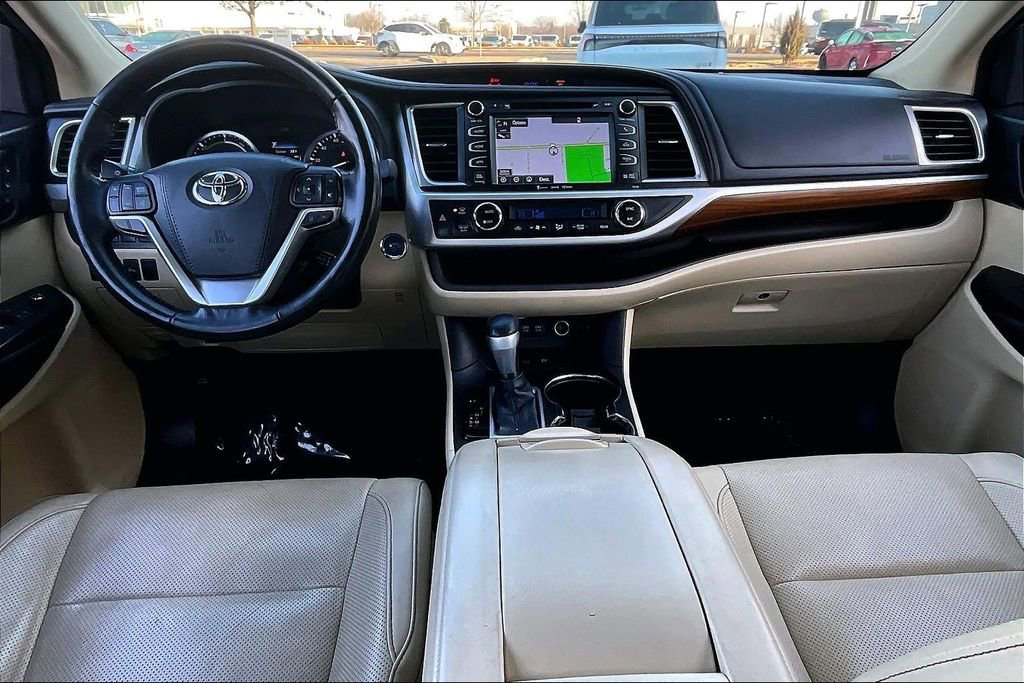 Used 2017 Toyota Highlander Limited Platinum image 21