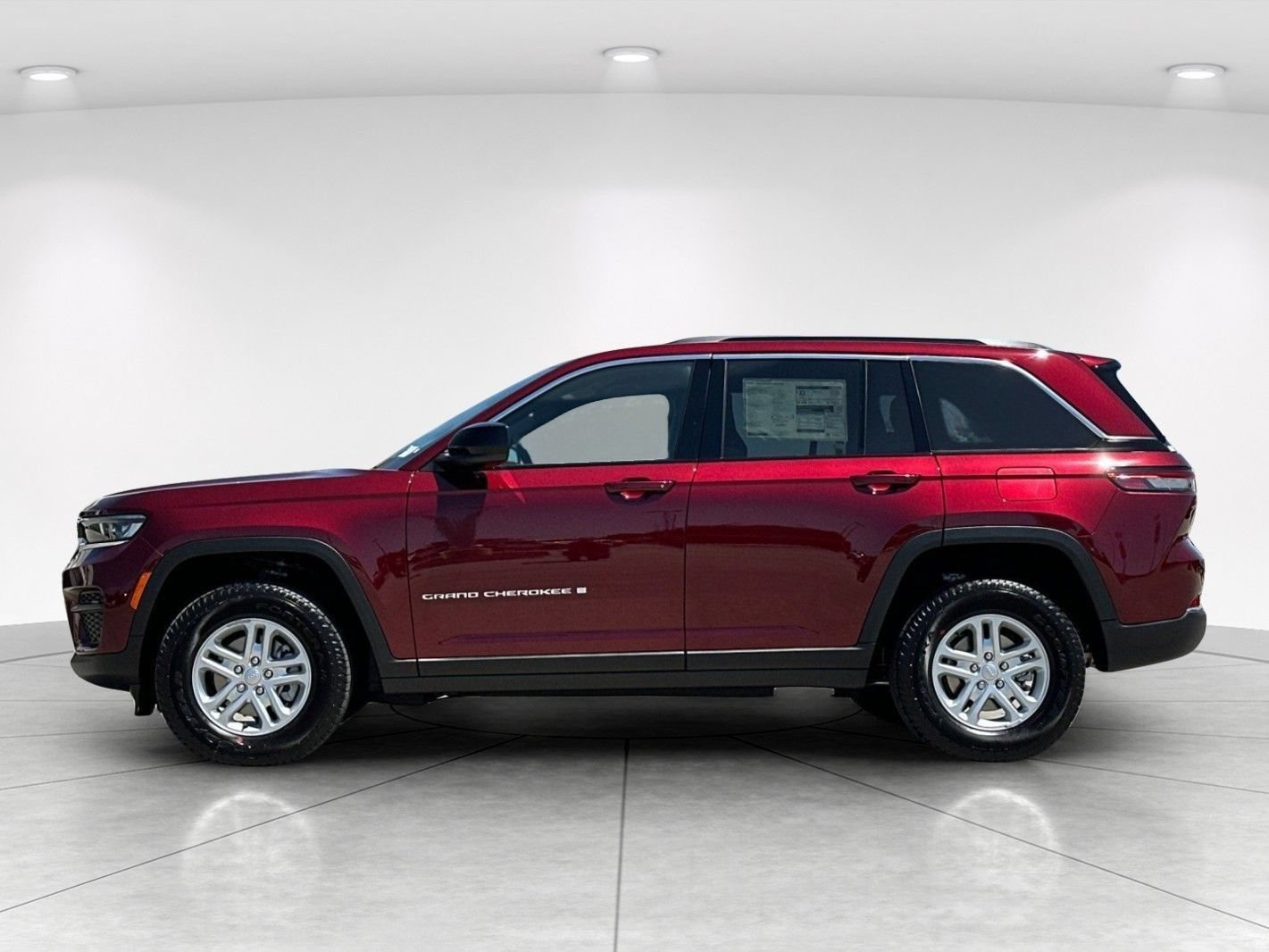 New 2025 Jeep Grand Cherokee Laredo w/ Luxury Tech Group I RWD image 3