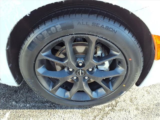 Used 2025 Chrysler Pacifica Limited image 29