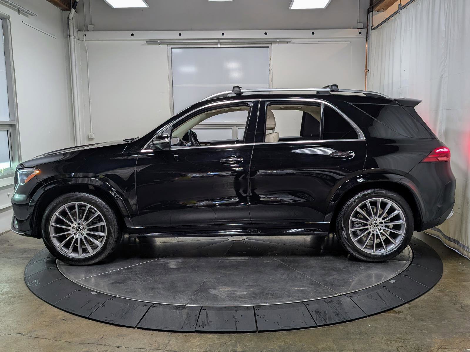 Used 2024 Mercedes-Benz GLE 350 4MATIC w/ AMG Line Exterior image 6