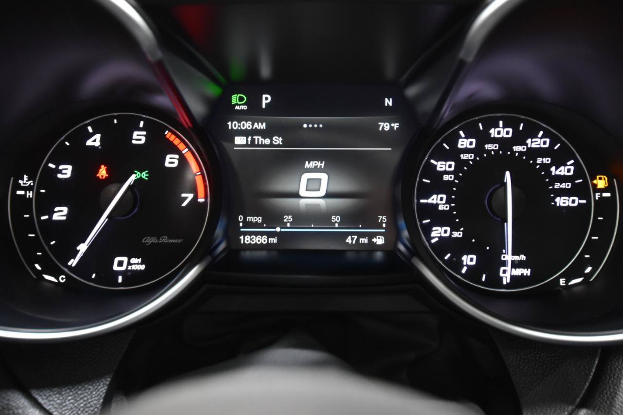 Used 2019 Alfa Romeo Giulia Ti AWD/4WD image 19