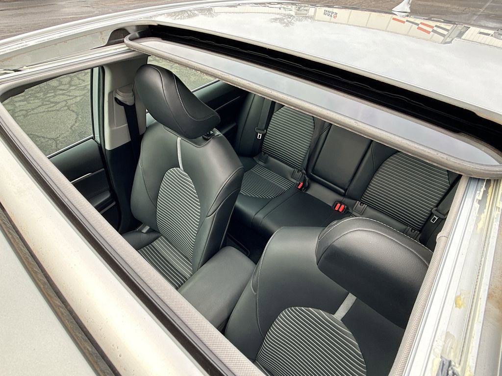 Used 2020 Toyota Camry SE image 20