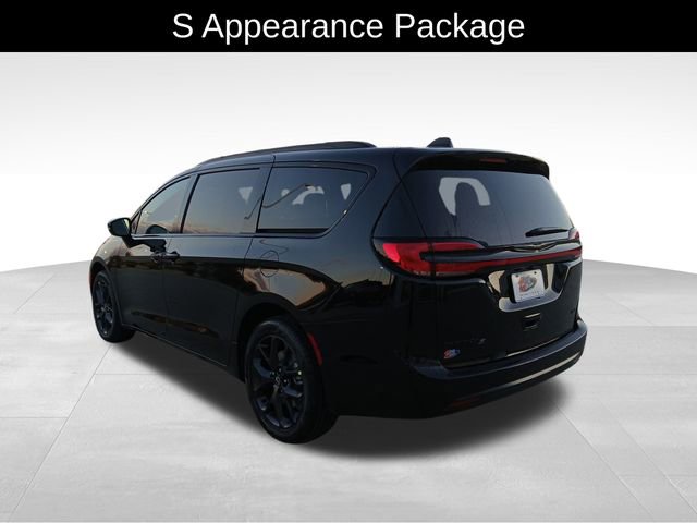 New 2026 Chrysler Pacifica Select image 4