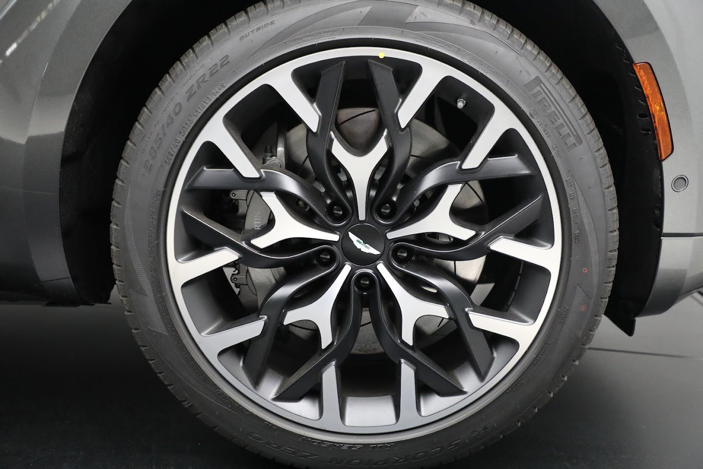 Used 2024 Aston Martin DBX AWD/4WD image 25