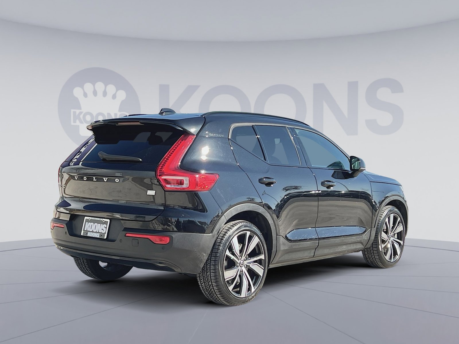 Used 2021 Volvo XC40 P8 Recharge w/ Advanced Package image 7