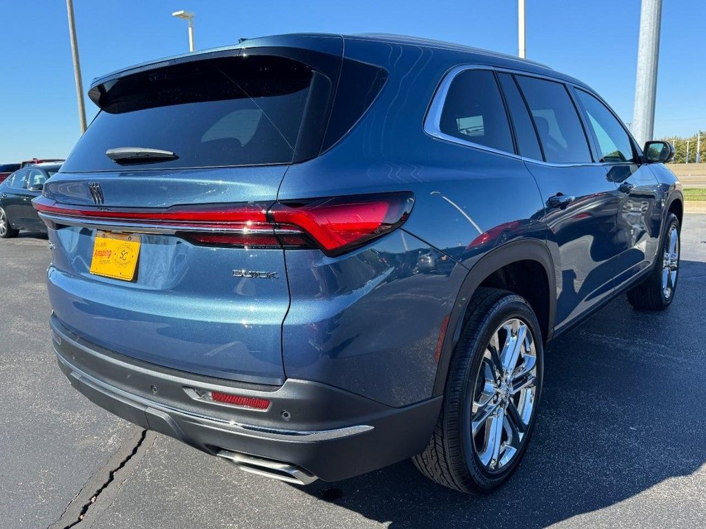 Used 2026 Buick Enclave Preferred w/ Power Package image 3