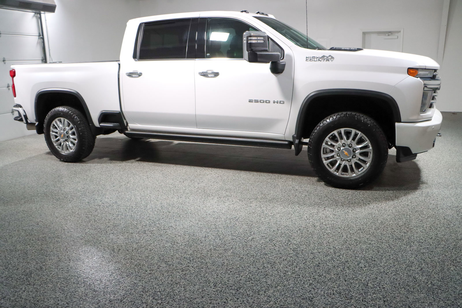 Used 2023 Chevrolet Silverado 2500 High Country w/ Z71 Off-Road Package image 6