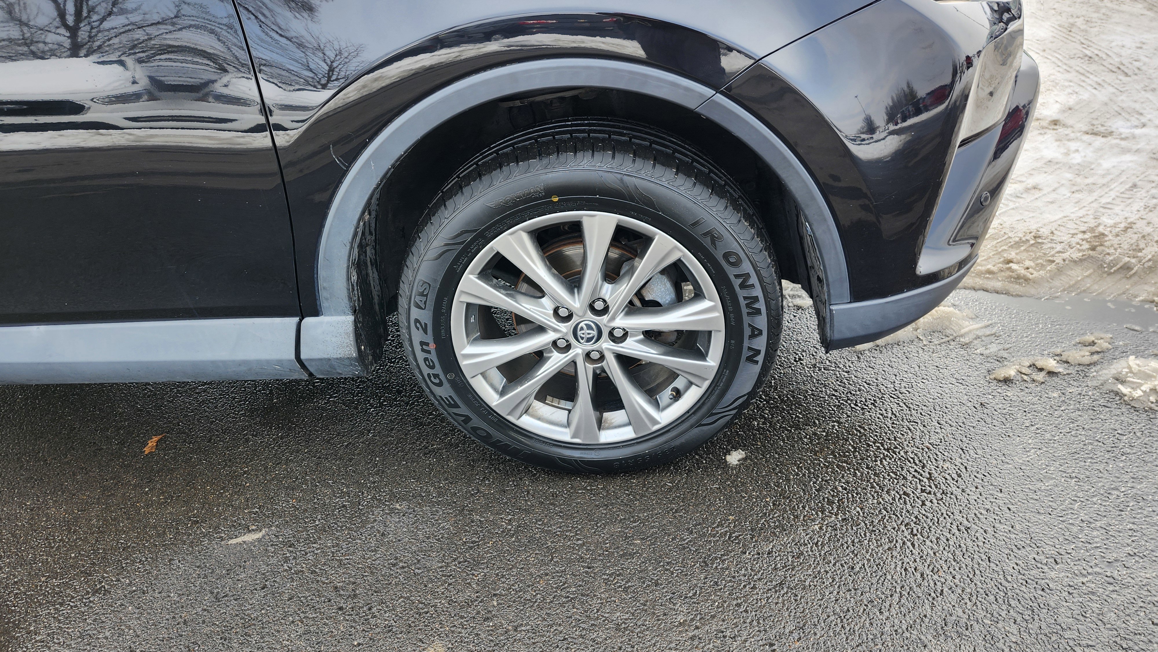 Used 2016 Toyota RAV4 Limited w/ Advanced Technology Package image 10