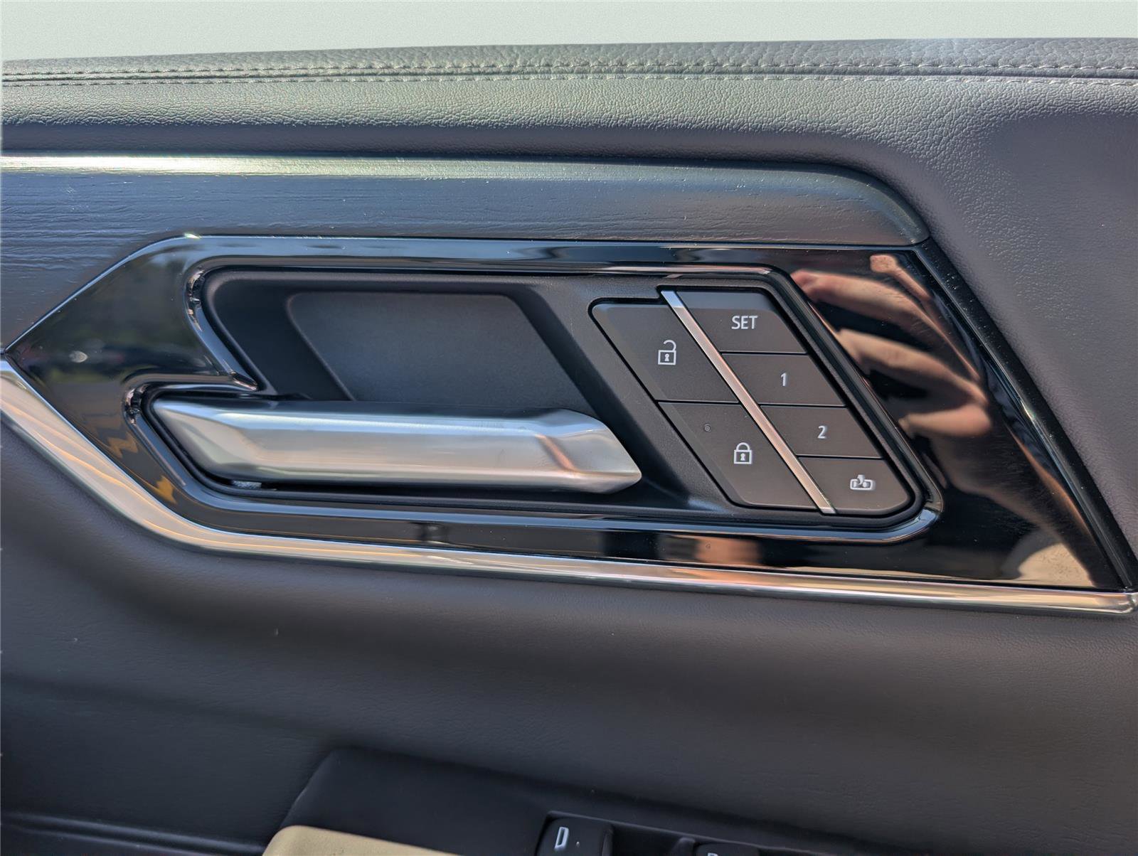 New 2026 GMC Yukon Denali w/ Denali Reserve Package image 17