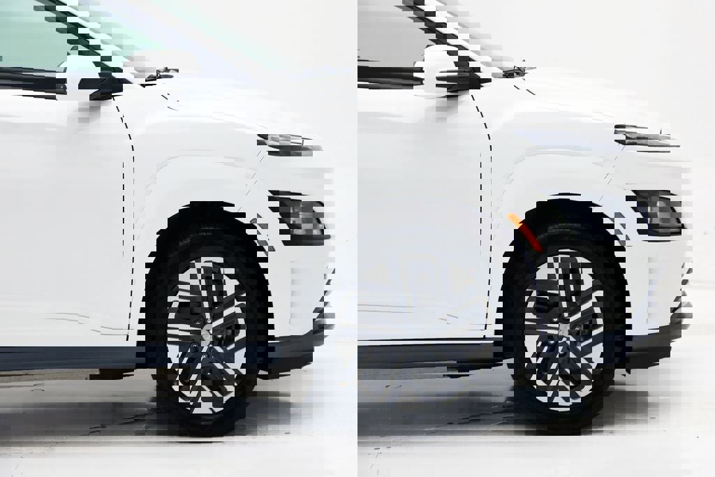 Used 2023 Hyundai Kona SE w/ Cargo Package image 4