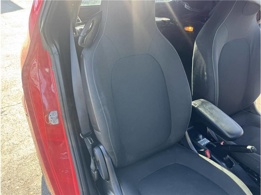 Used 2017 smart fortwo passion image 31