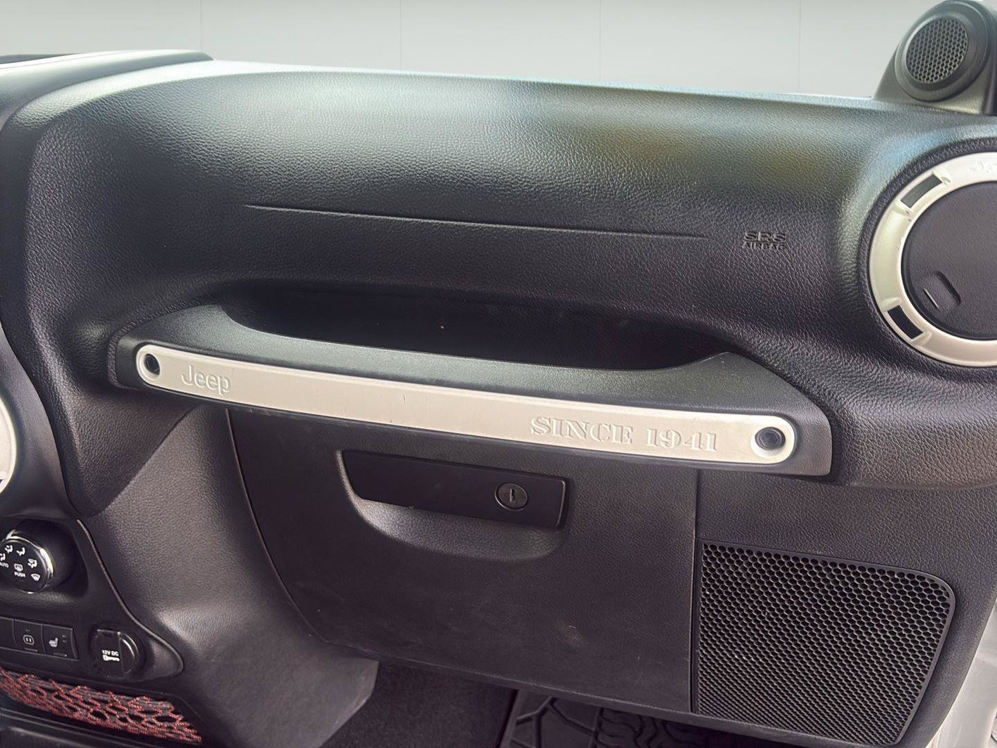 Used 2012 Jeep Wrangler Unlimited Sahara AWD/4WD image 32