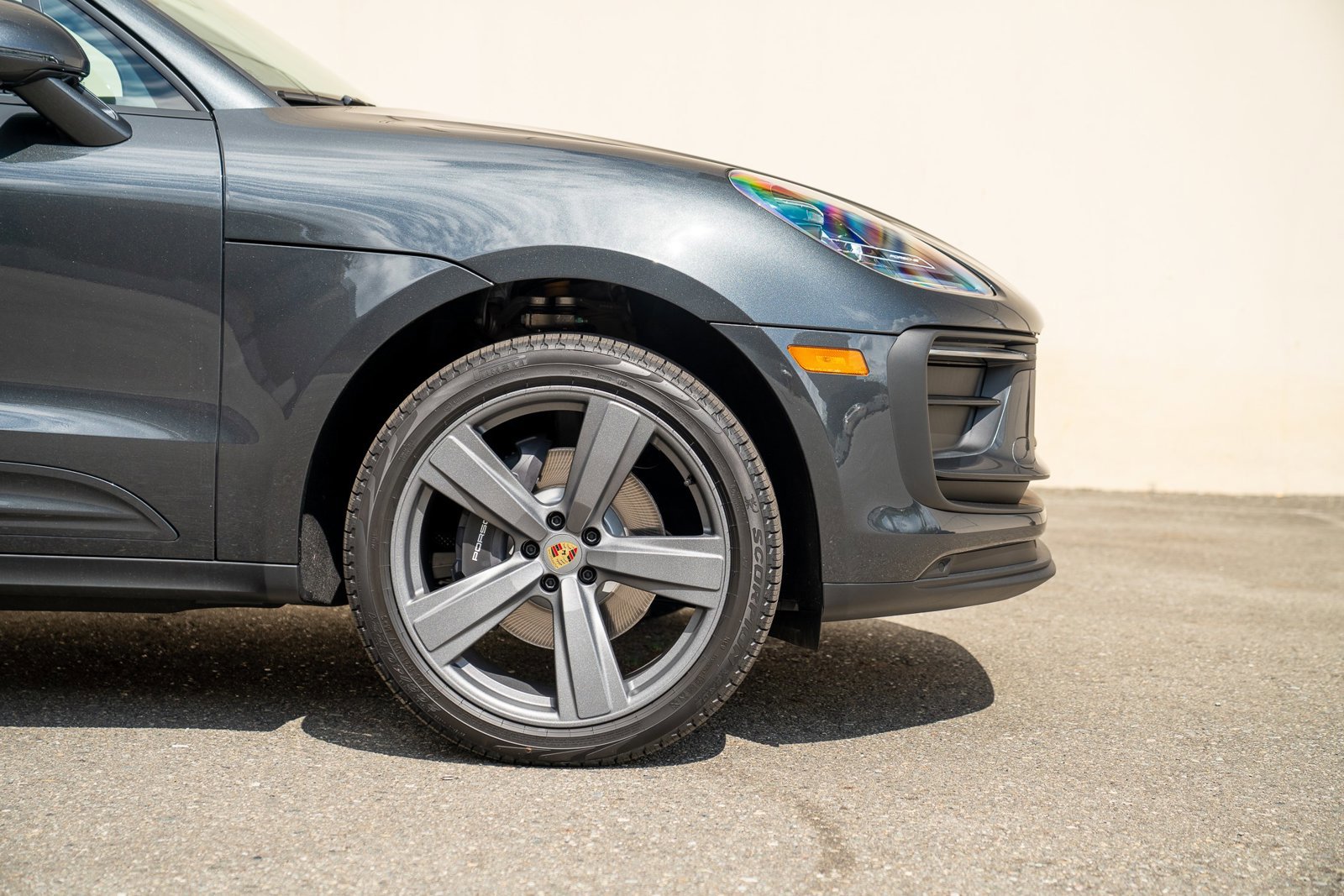Certified 2025 Porsche Macan image 9