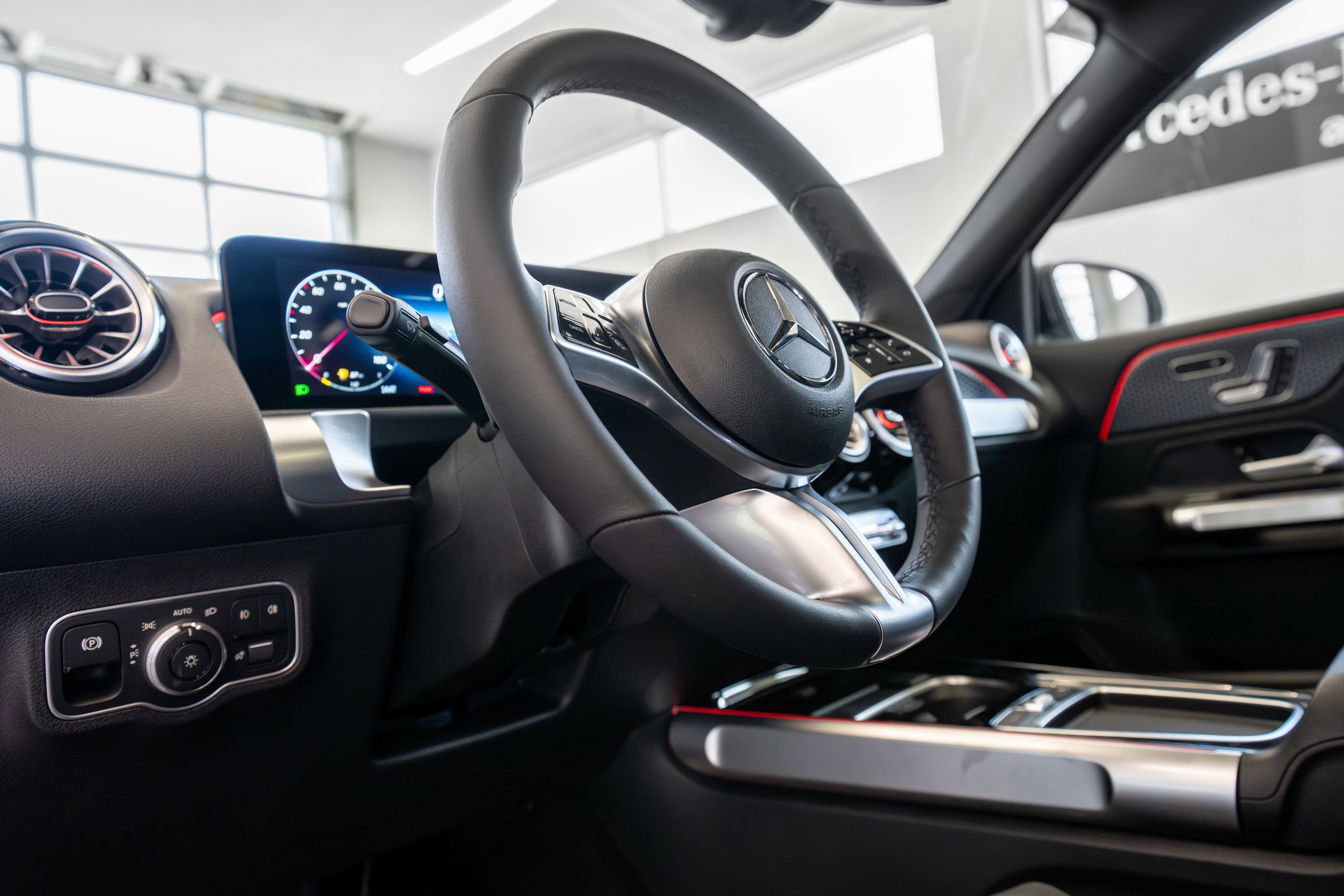 Used 2024 Mercedes-Benz GLB 250 w/ Exclusive Package image 7