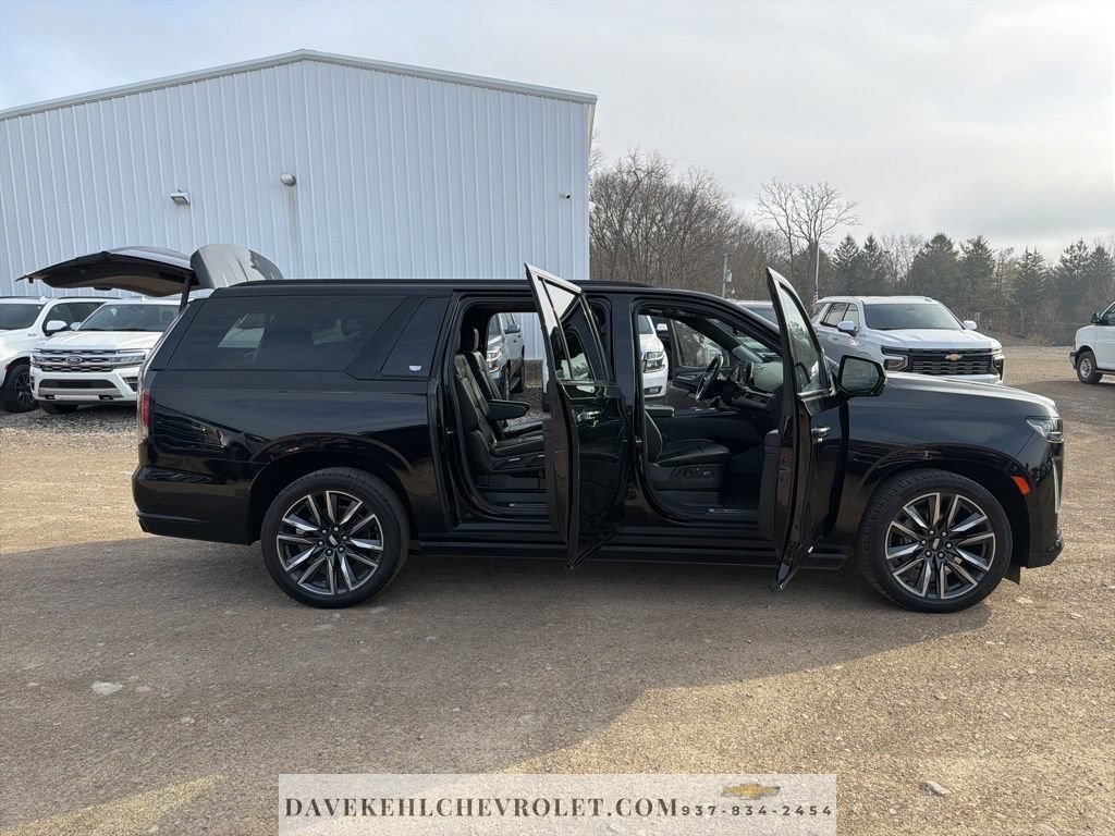 Used 2022 Cadillac Escalade ESV Sport w/ Touring Package AWD/4WD image 39