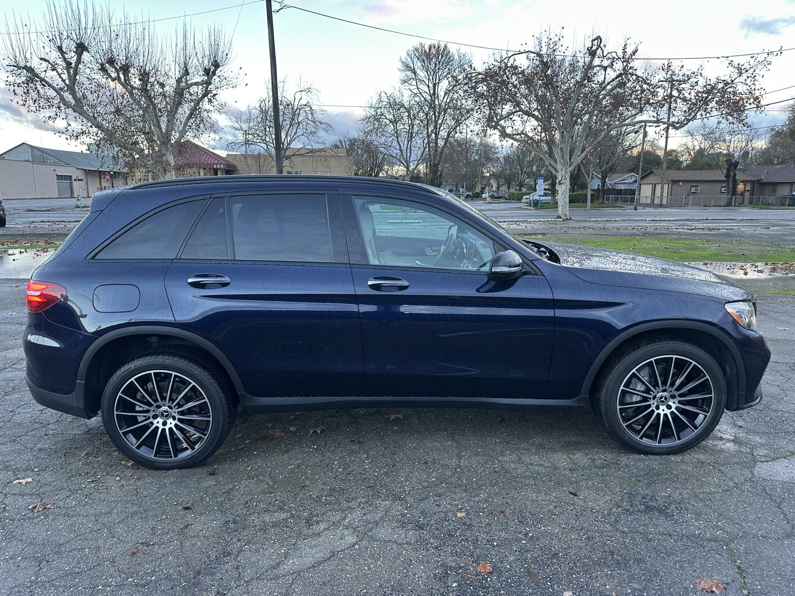 Used 2017 Mercedes-Benz GLC 300 4MATIC w/ Premium 3 Package image 5