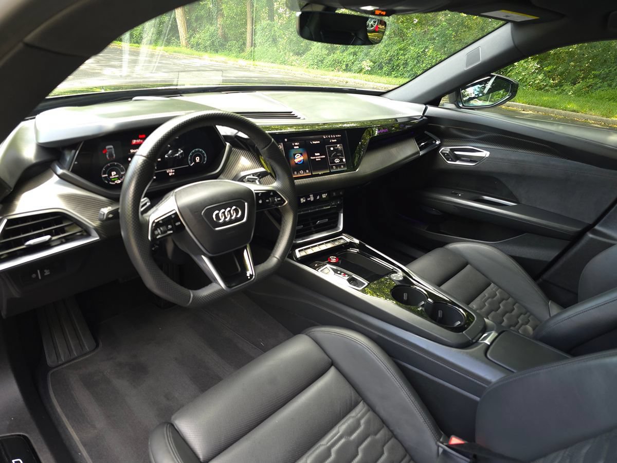 Used 2022 Audi e-tron GT Prestige w/ Prestige Package AWD/4WD image 2