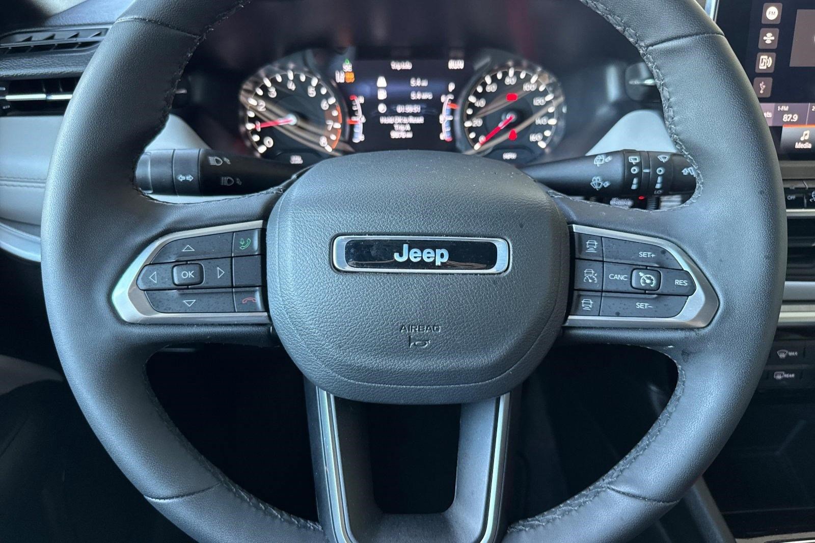 Used 2025 Jeep Compass Limited image 17