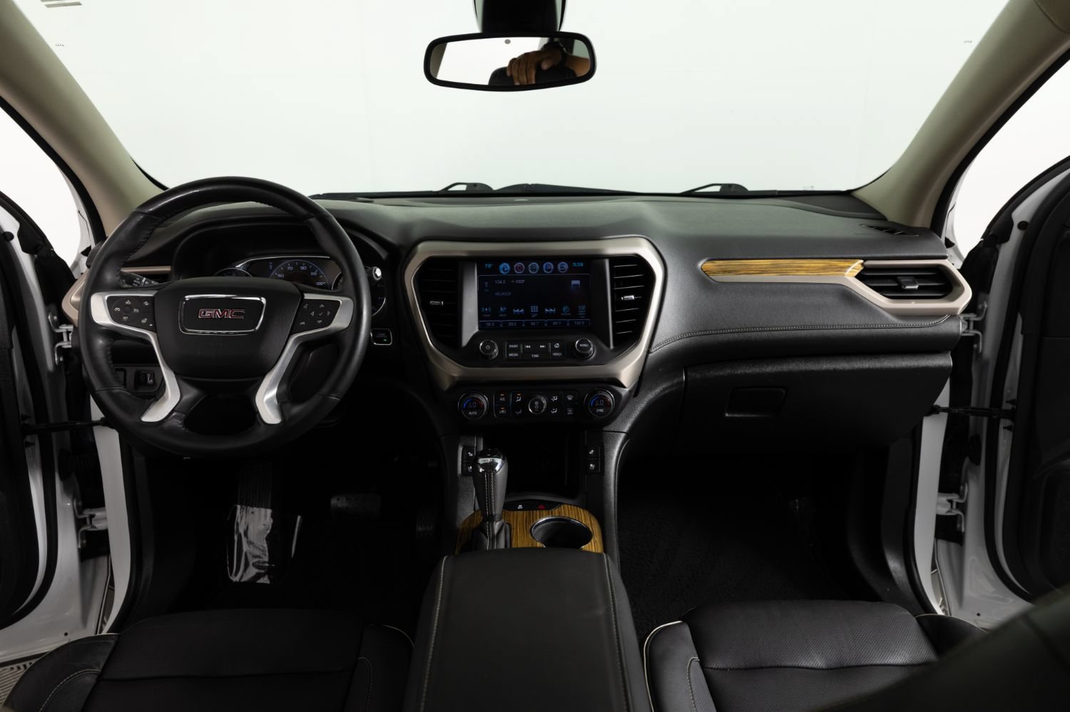 Used 2017 GMC Acadia Denali w/ Technology Package FWD image 39