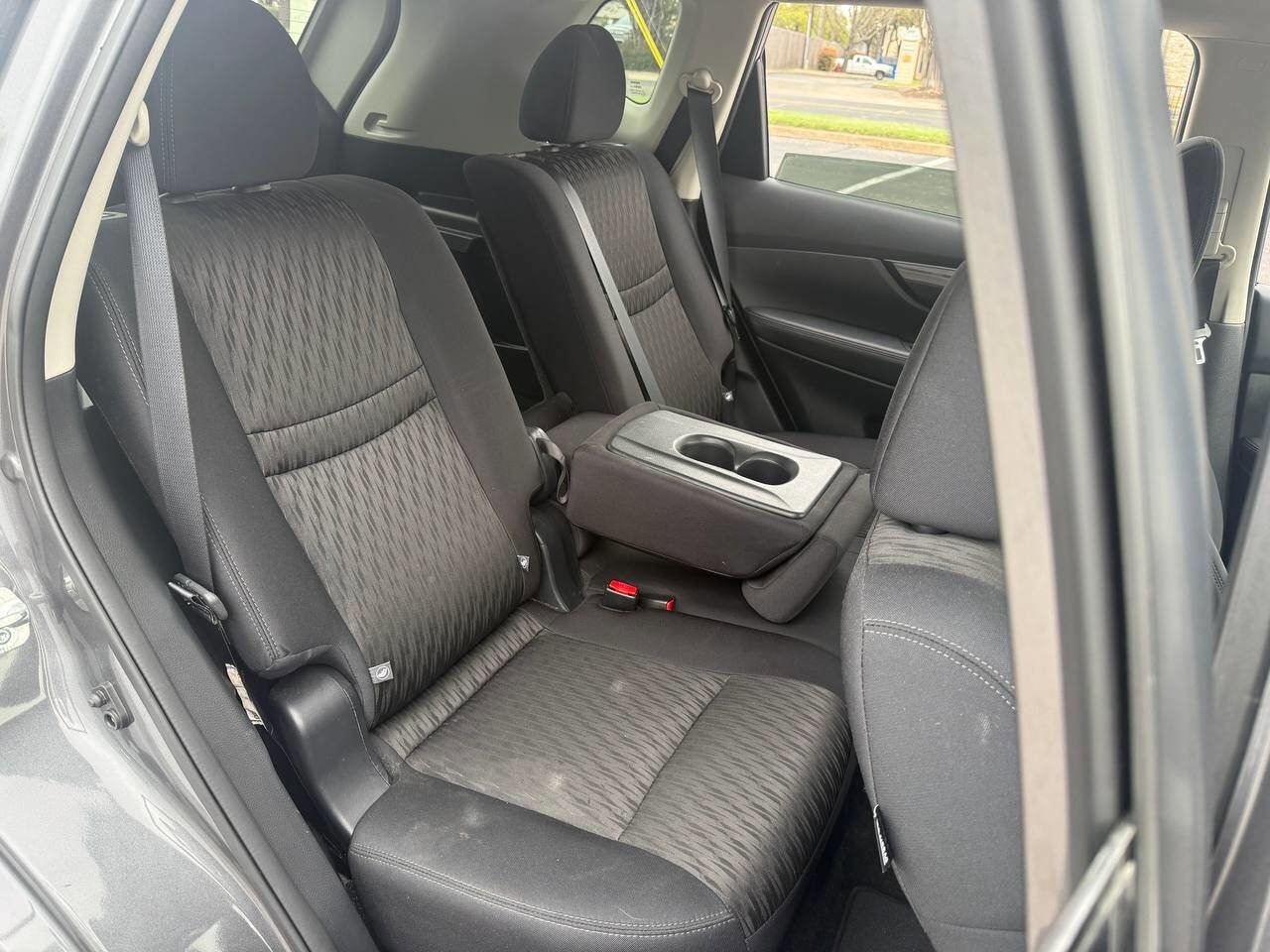 Used 2017 Nissan Rogue SV FWD image 28