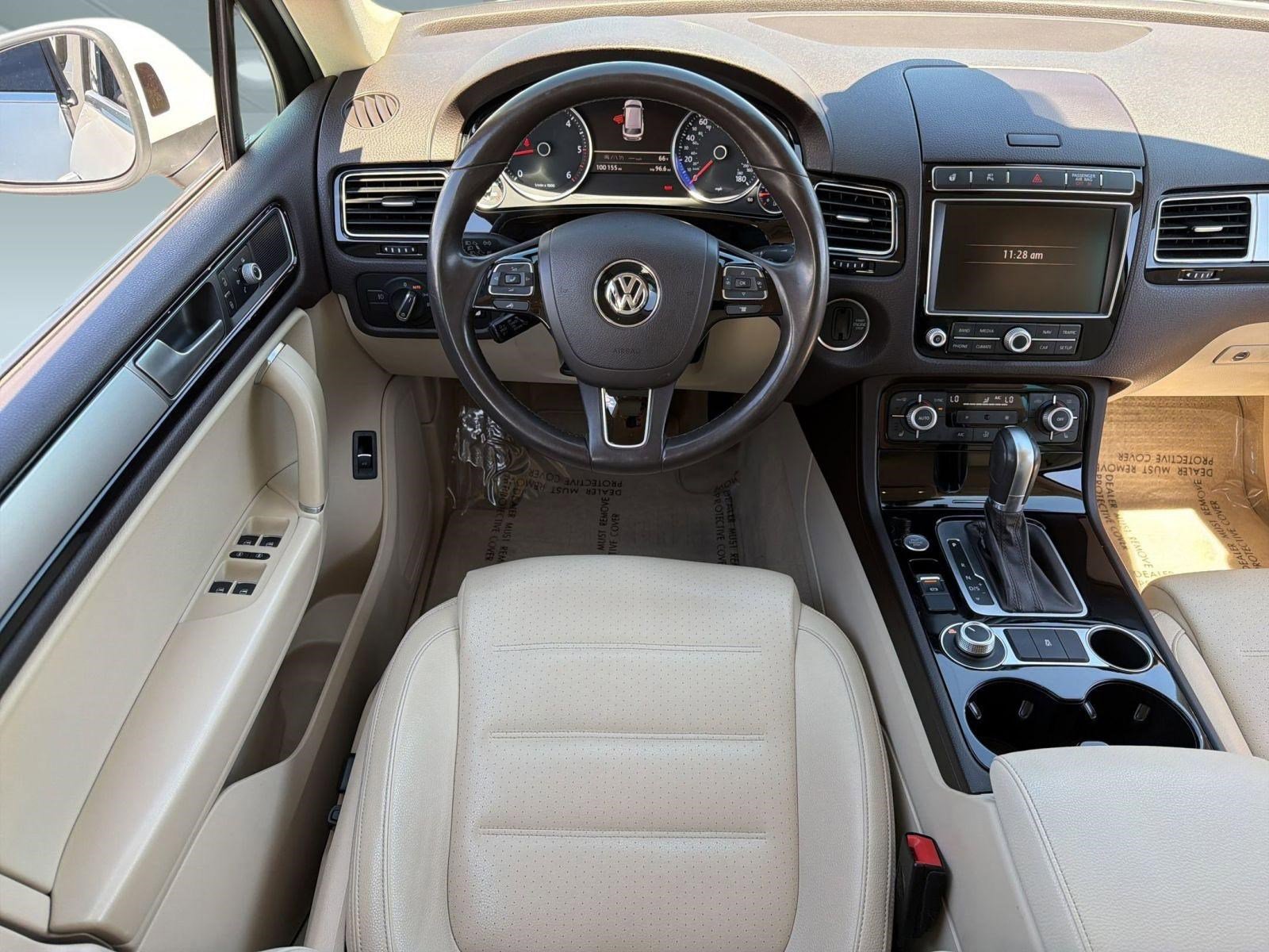 Used 2016 Volkswagen Touareg Sport AWD/4WD image 27