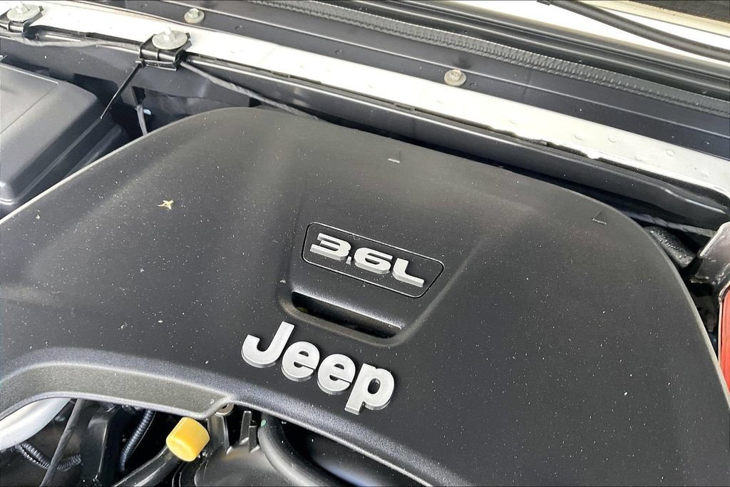 Used 2019 Jeep Wrangler Unlimited Rubicon w/ LED Lighting Group AWD/4WD image 32
