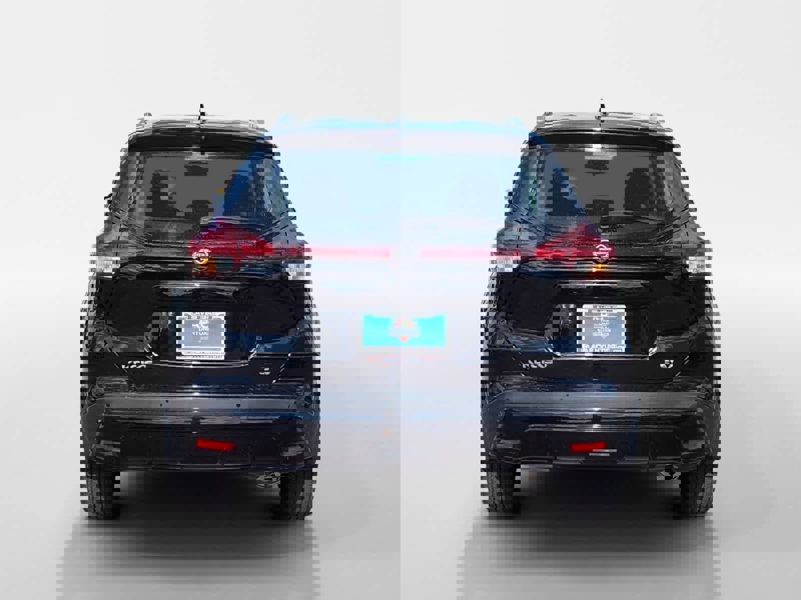 Used 2023 Nissan Kicks SV image 4