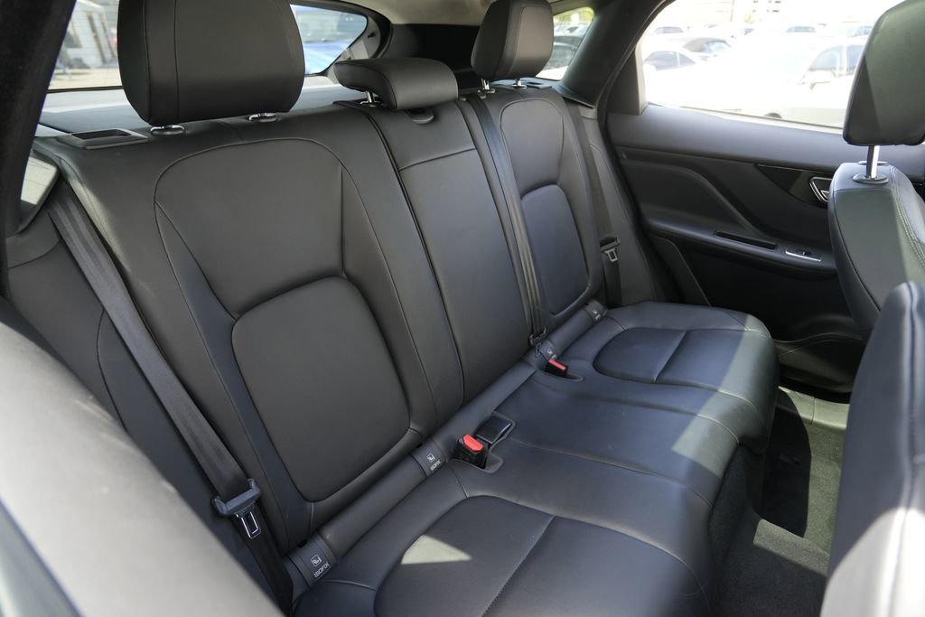Used 2019 Jaguar F-PACE Premium image 29