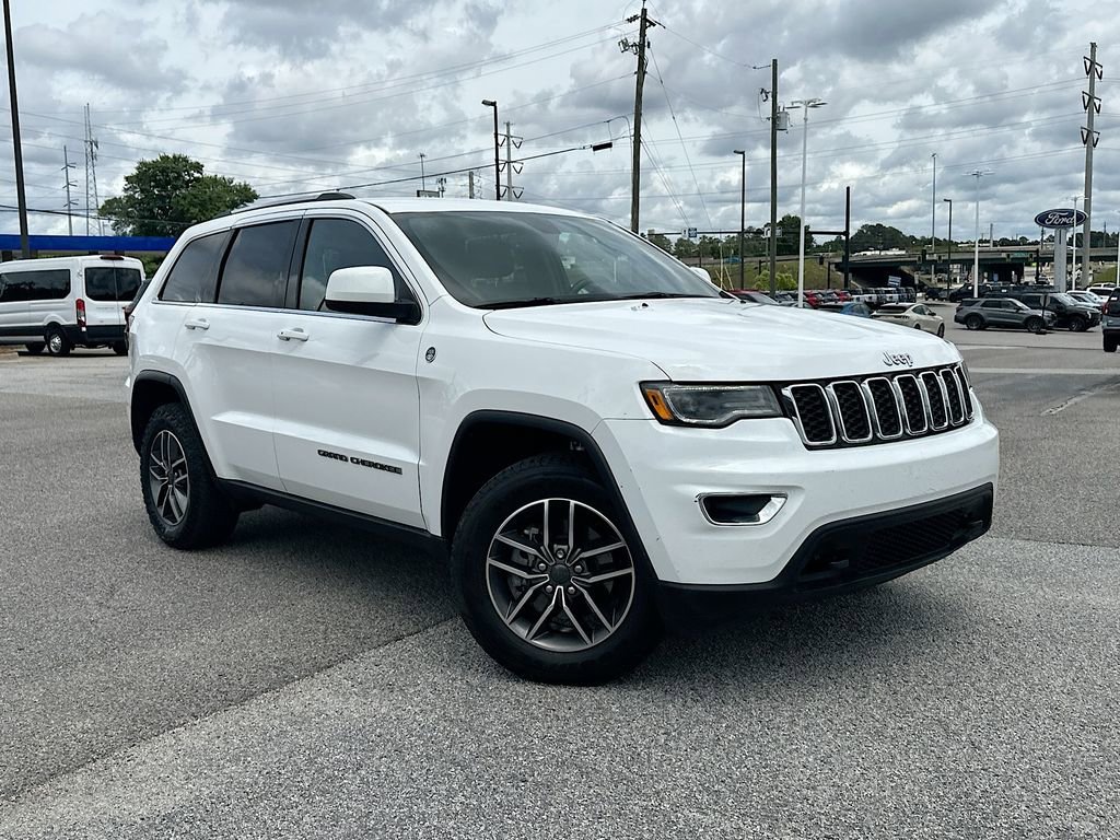Used 2020 Jeep Grand Cherokee Laredo w/ 18" Wheel & 8.4" Radio Group AWD/4WD image 1