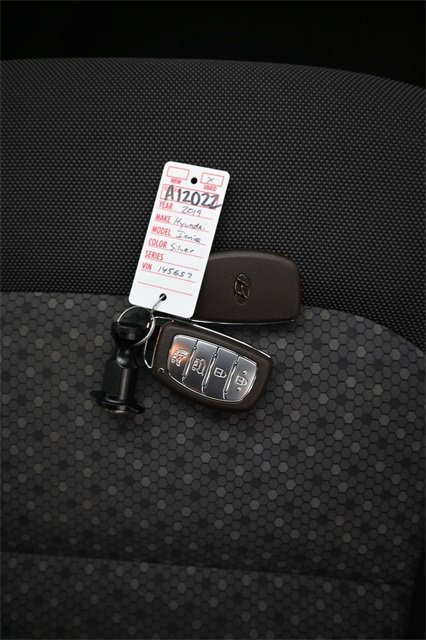 Used 2019 Hyundai Ioniq Plug-In Hybrid image 10