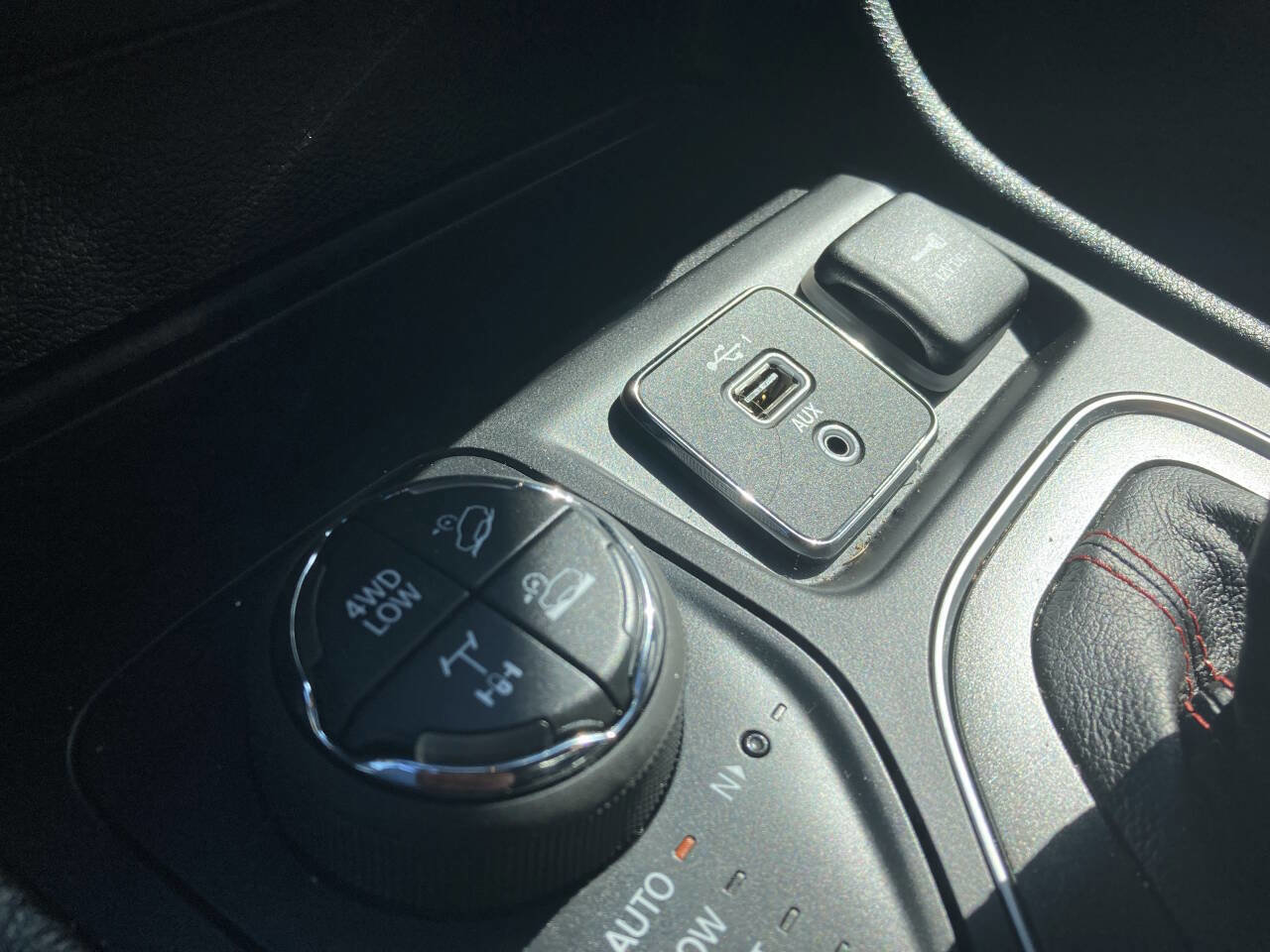 Used 2022 Jeep Cherokee Trailhawk w/ Sun, Sound & Nav Group image 27