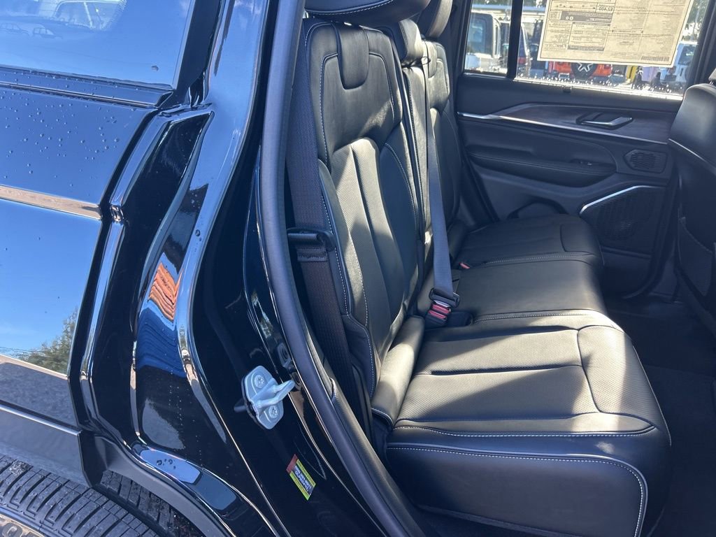 New 2025 Jeep Grand Cherokee Overland image 28
