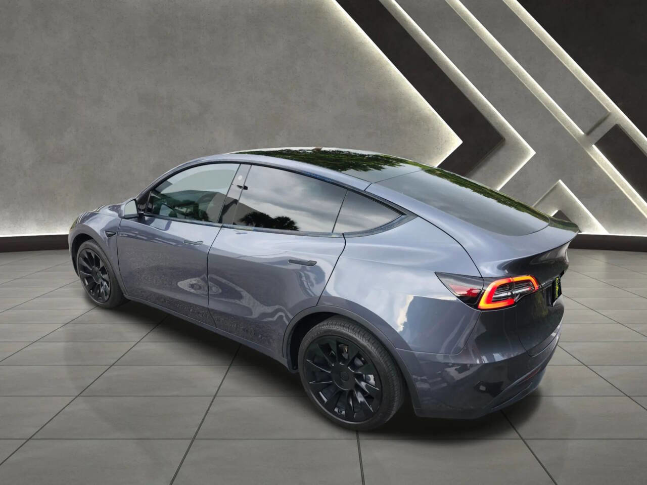 Used 2022 Tesla Model Y Long Range image 4