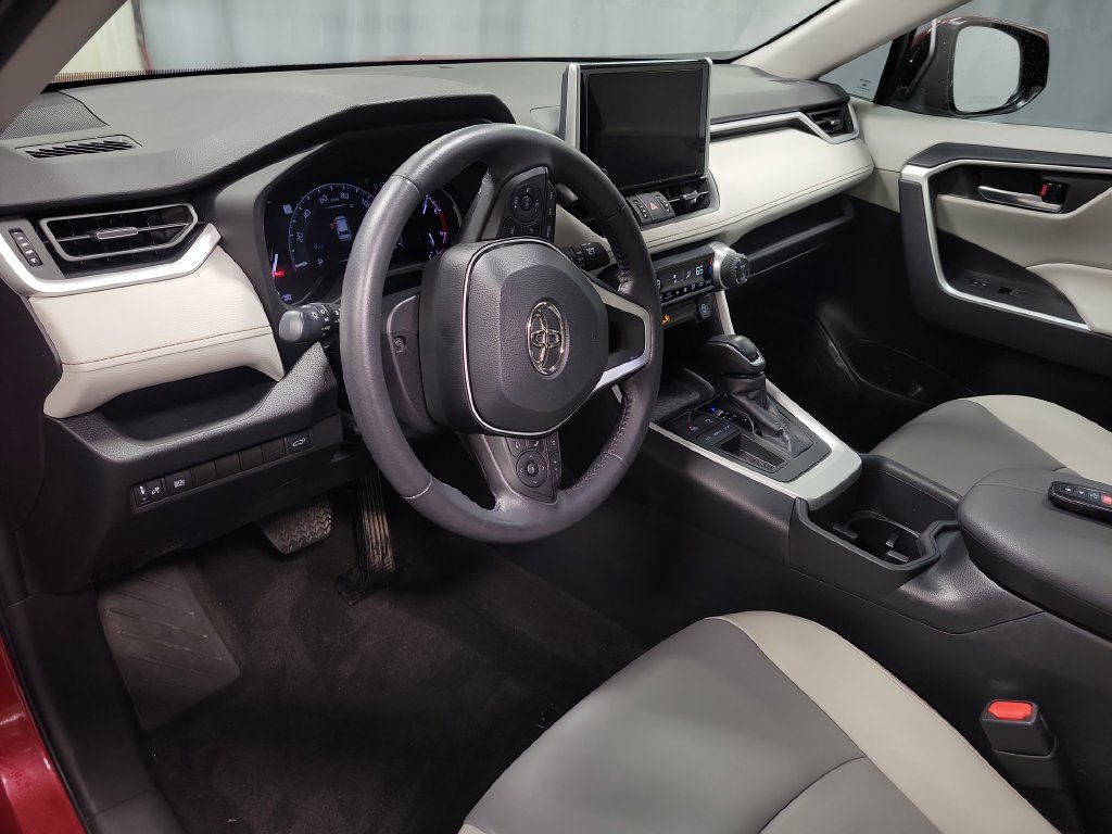 Used 2023 Toyota RAV4 XLE Premium FWD image 17