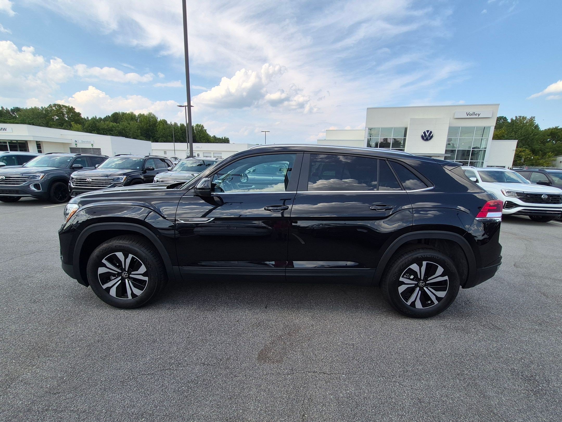 New 2026 Volkswagen Atlas Cross Sport SE FWD image 6