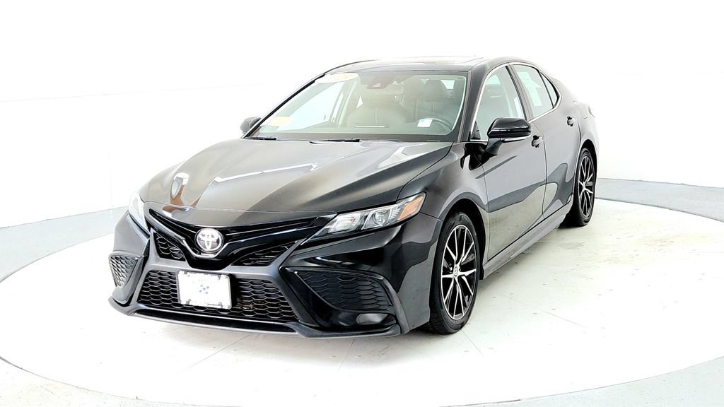 Used 2024 Toyota Camry SE w/ Cold Weather Package AWD/4WD image 2