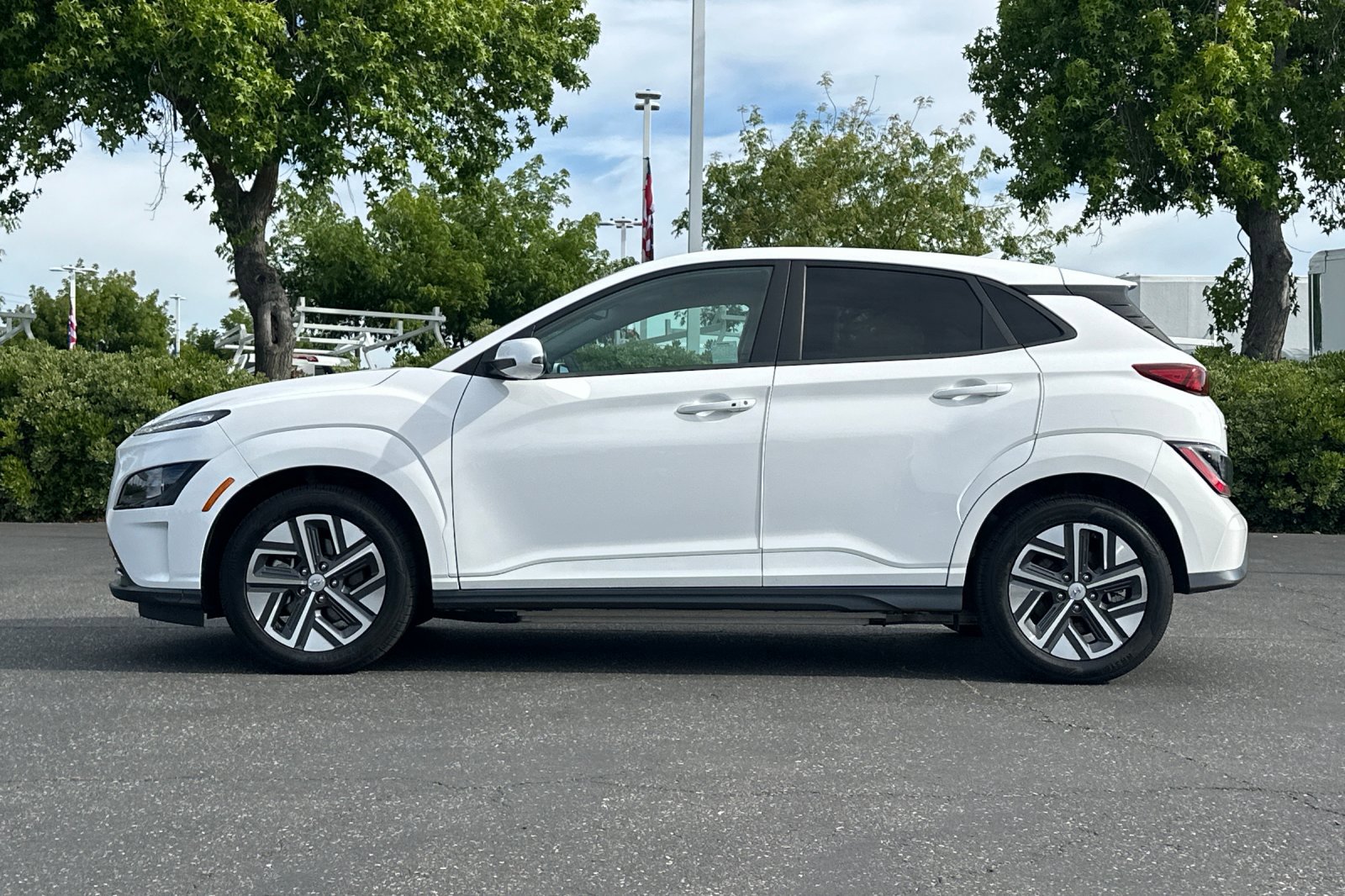 Used 2023 Hyundai Kona SE w/ Cargo Package FWD image 7