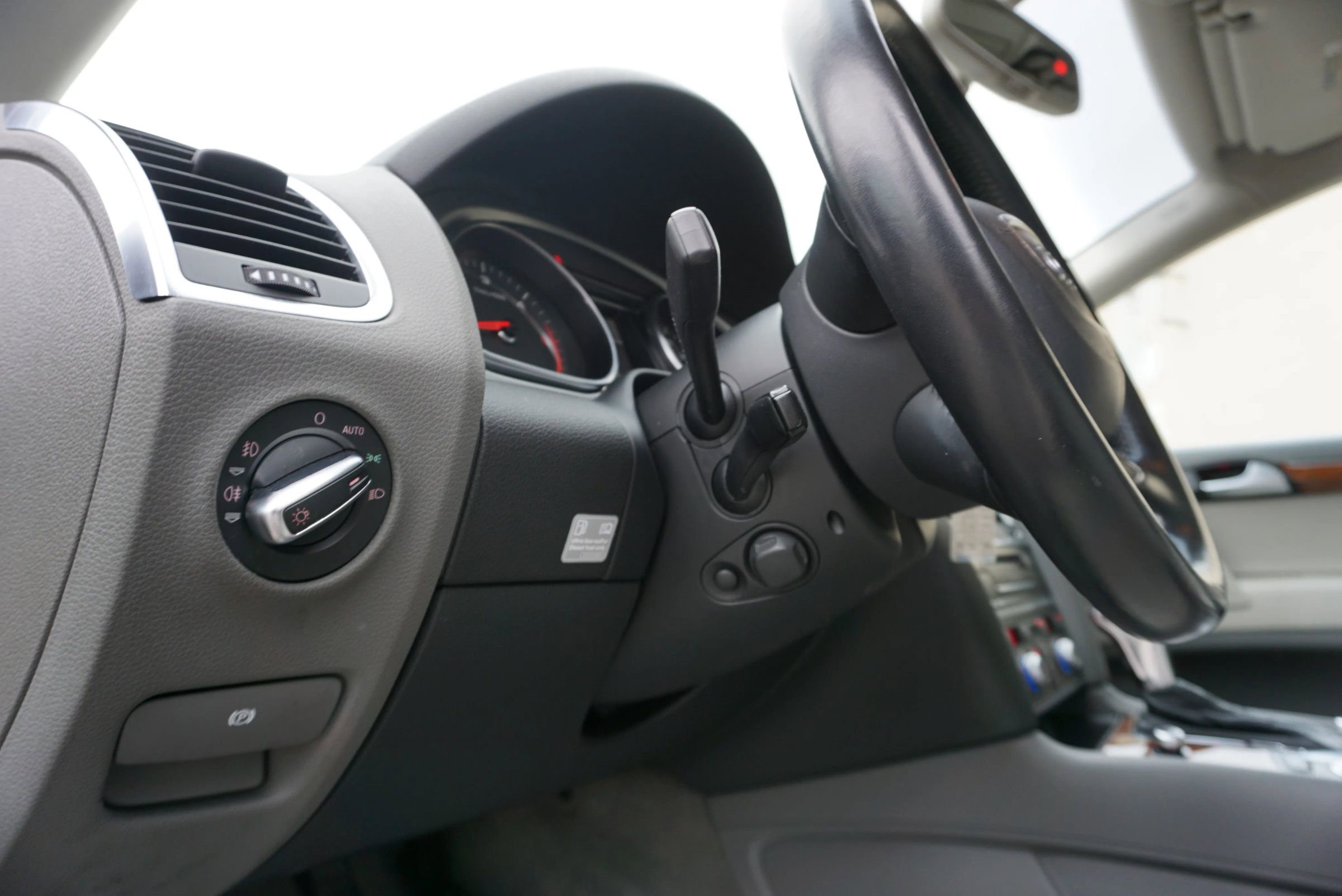 Used 2015 Audi Q7 TDI Premium Plus w/ Premium Plus Package image 32