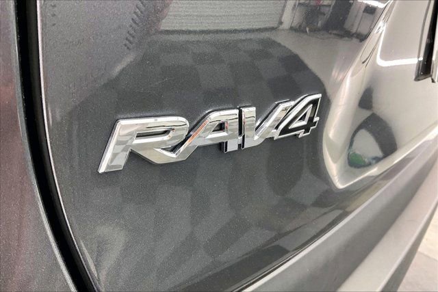 Used 2019 Toyota RAV4 XLE Premium w/ Cold Weather Package FWD image 32