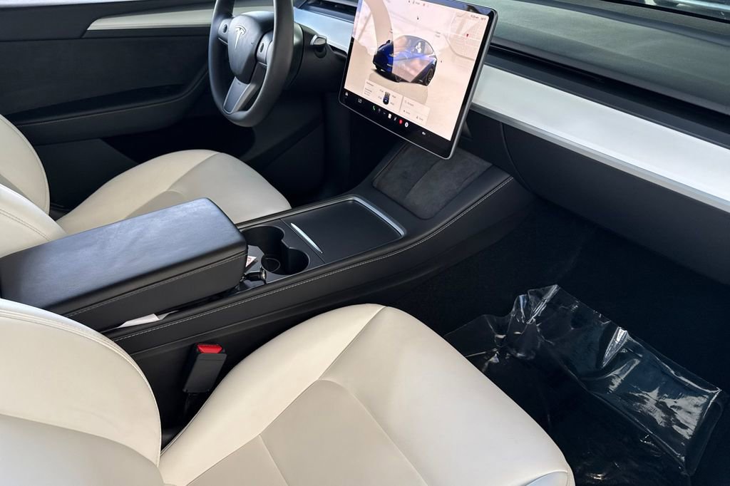 Used 2024 Tesla Model Y Performance image 14