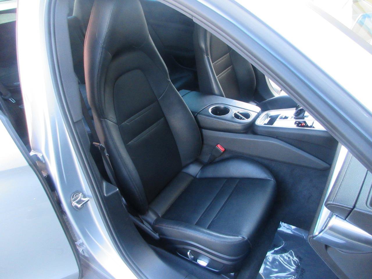 Used 2019 Porsche Panamera RWD image 25
