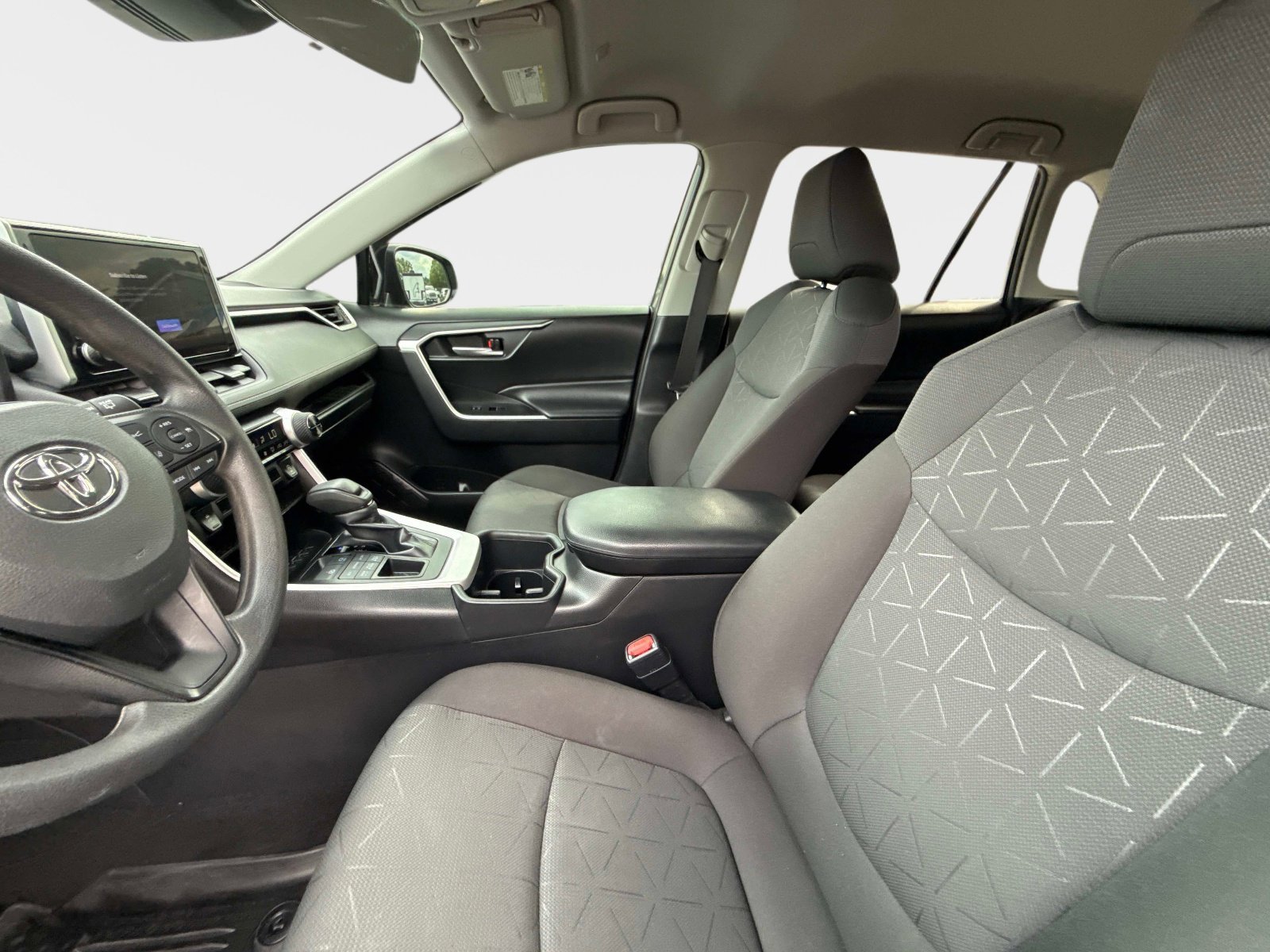 Used 2024 Toyota RAV4 XLE AWD/4WD image 23