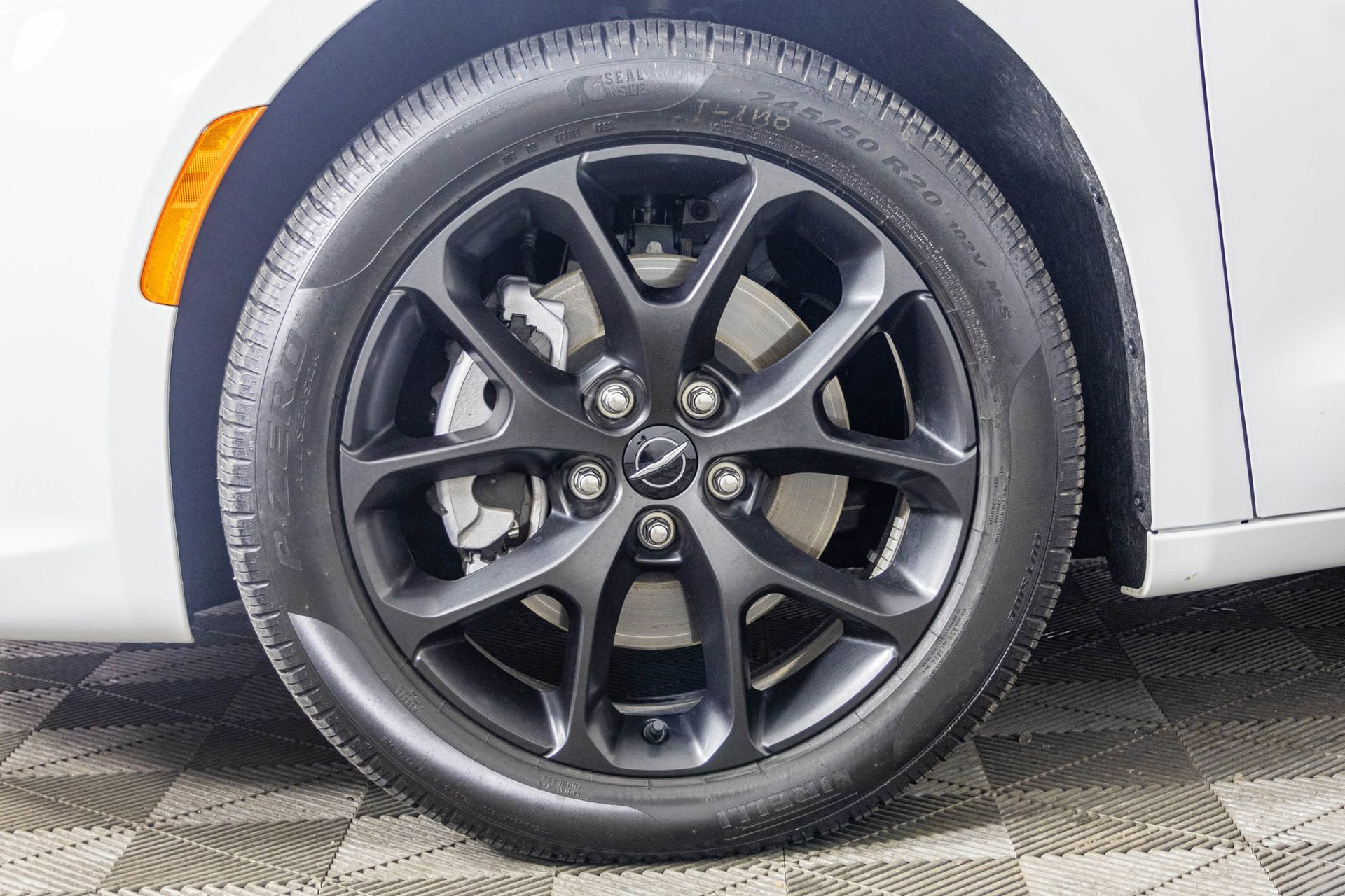 Used 2023 Chrysler Pacifica Limited w/ Uconnect Theater Family Group image 54